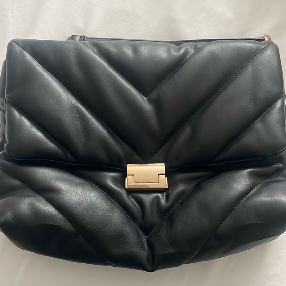 Zara Purse - Picture 1 of 4